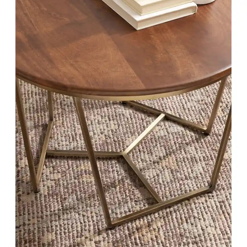 Table basse ronde, noyer marron et or, plateau en bois et piètement en métal